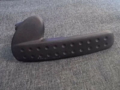 Manija de puerta interior OEM lado del pasajero delantero/trasero Dodge Ram 2003-2009 con perno Foto 1 de 3