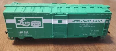 Life-Like HO 40' Linde Union Carbide LAPX 358 Sliding Door Box Car ~ T5837 - Image 1 of 4