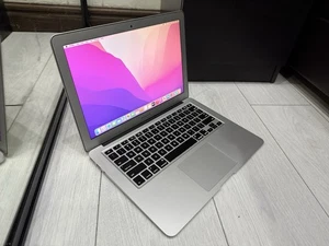 Apple MacBook Air 13.3" Early 2015 - 128GB SSD - 8GB Ram - 1.6GHz Intel Core i5 - Picture 1 of 17