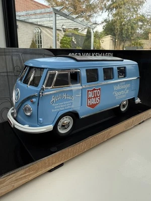  1/18 - 1962 Volkswagen Bus Split Screen VW -Die Cast Model Van rare auto haus . - Image 1 of 4