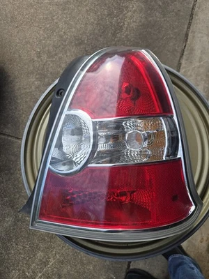 Hyundai Accent 2007-2009 hatchback luz trasera pasajero lado derecho OEM Foto 1 de 4