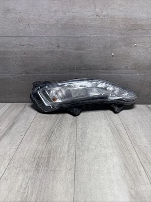 2019-2023 Chevy Malibu Right Passenger  Side Turn Signal  Fog Light OEM 84843550 - Image 1 of 4