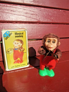 Vintage not working Wind-Up Musical Monkey with Clashing Cymbals in shabby box - Bild 1 von 19