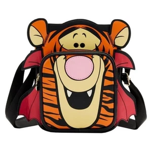 Borsa passaporto cosplay Loungefly Winnie the Pooh Halloween tigre vampiro nuova con etichette! - Foto 1 di 6
