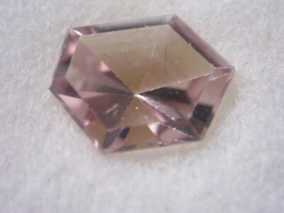 rosa Turmalin faccetiert Spiegelschliff, Rubellit Fantasieschliff 10 mm - Bild 1 von 4