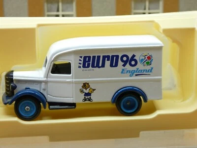 CAMIONNETTE BEDFORD VAN "EURO 96 ENGLAND" 1/50 Lledo U.E.F.A comme neuf - Photo 1/4