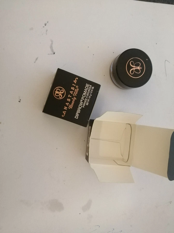 ❤️❣️💋New Anastasia Beverly Hills Pomade (All Shades Available)💕💞💓