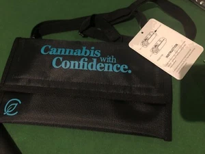 verschlossene Reisetasche - Bild 1 von 4