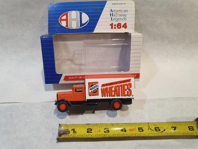 Camión de reparto Hartoy L03013 Wheaties Cereal Peterbilt 260, fundido a presión AHL 1:64 Foto 1 de 4