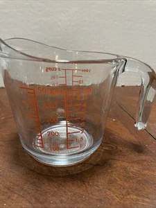 Vintage Anchor Hocking 2 Cup 500 ml Glass Measuring Cup W/ Spout - Picture 1 of 2