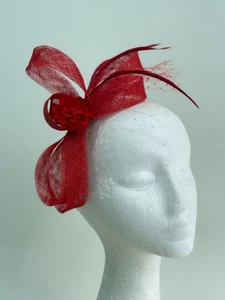 Nuevo impresionante fascinador lazo rojo con flor, red y plumas - Imagen 1 de 5