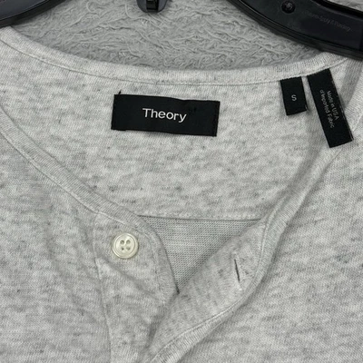 Camisa Theory BoundHenley Cast Para Hombre Gris Pequeña Hecha en EE. UU. Foto 1 de 4