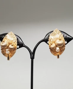 Vintage goldfarbene Kunstperlen und klare Strass Blatt Clip-on Ohrringe 1,12" - Bild 1 von 11