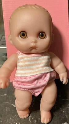 Muñeca Berenguer Lil Cutesies bebé 06-11 ojos marrones talla 9” lazo rosa pelo castaño Foto 1 de 4