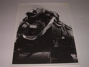 FOTO TRENO A VAPORE VINTAGE FERROVIA BANDIERA AMERICANA CAMPANA OTTONE FOTO RAVVICINATA W@W - Foto 1 di 1