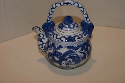 Tetera vintage china decorada de porcelana azul y blanca de 7" MANGO ESTACIONARIO Foto 1 de 4