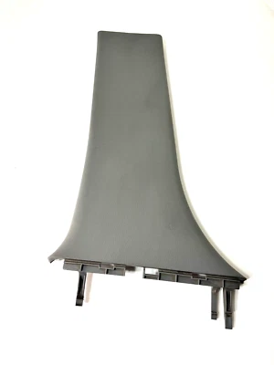 Embellecedor pilar B inferior izquierdo/lado del conductor Volkswagen B5 Passat (1998-2001) OEM Foto 1 de 4
