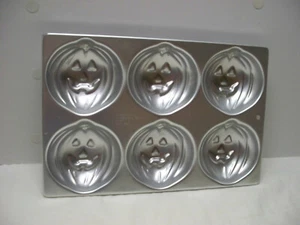 Molde para sartén para pastel de calabaza Wilton Jack-O-Lantern Halloween - Imagen 1 de 2