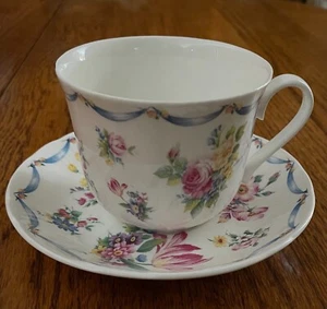2 Sets-BEAUTIFUL VINTAGE 1995 XLARGE Cup/Saucers "DRESDEN SPRAYS" by ROY KIRKHAM - Picture 1 of 4