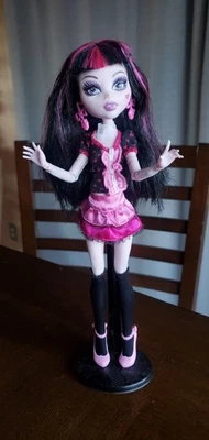 Monster High Day At The Maul/killer style Draculaura Doll please read - Image 1 of 4