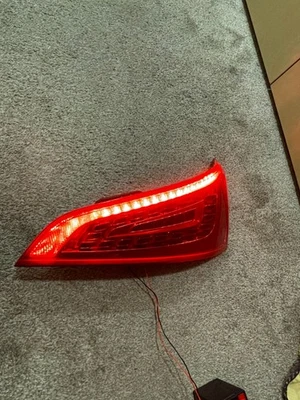 2009-2012 AUDI Q5 RIGHT PASSENGER SIDE TAILLIGHT LAMP AU416 T2 OEM 8R0 945 094 B - Image 1 of 4