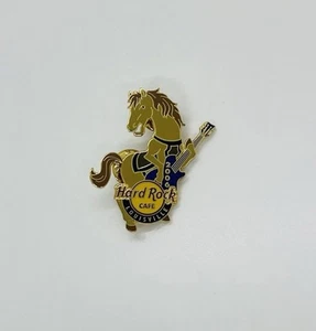 Nice Hard Rock Cafe Pin Louisville Horse Band Series Guitar Player #3 2006 - Foto 1 di 2