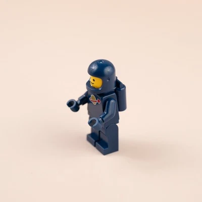 NEW LEGO DARK EARTH BLUE CLASSIC SPACE SPACEMAN RETRO MINIFIGURE ASTRONAUT GIFT - image 1 of 3