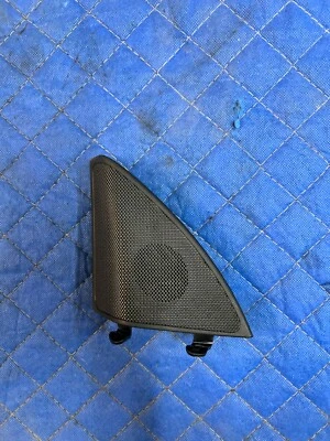 Mercedes-Benz C63S AMG 2015 OEM puerta del conductor izquierda cubierta del altavoz 2057200148 Foto 1 de 4