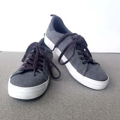 Old Navy Youth Boys Canvas Lace Up Sneakers Shoes Size 4 Gray - Image 1 of 4