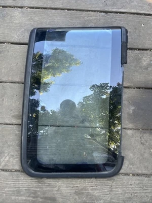 1986-1997 Nissan D21 Hardbody King Can Quarter Glass Oem Passenger Side Right - Image 1 of 2