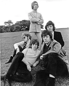 Manfred Mann 10" x 8" Photograph no 25 - Picture 1 of 1