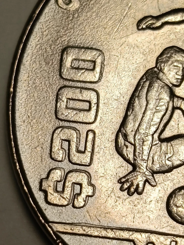 $200 PESOS COPA MUNDIAL DE FUTBOL MEXICO 1986 CON ERROR en ANVERSO Y REVERSO - Image 1 of 4