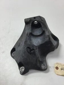 2014 CADILLAC ATS SDN RIGHT FRONT GM DRIVER SIDE ENGINE MOUNT BRACKET !! - Picture 1 of 14