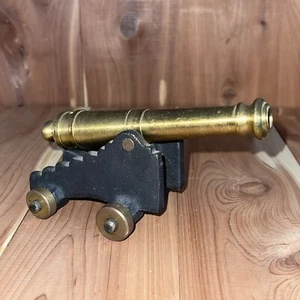 Mini cannone da scrivania piccolo in ottone e ghisa modello 1/4 (MFCO) 3"-5" - Foto 1 di 9