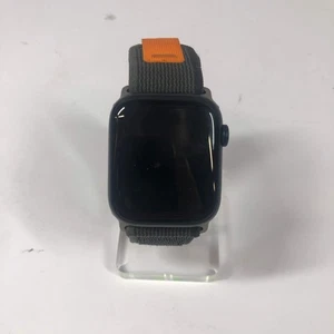 Cinturino sportivo sbloccato Apple Watch Series 7 45 mm alluminio mezzanotte blu abisso - Foto 1 di 6
