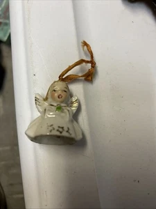 Campanella angelo ceramica natalizia MCM vintage ornamento bianco con bordo oro Giappone 1 3/4" - Foto 1 di 3
