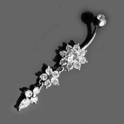 Anillo ombligo flor diamante corte redondo de 2 quilates enchapado en oro blanco de 14 quilates Foto 1 de 4