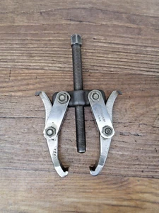 Extractor de engranajes de cojinete de buje de dos mordazas TRUECRAFT 2727C - Imagen 1 de 4