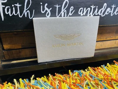 NUEVO⚠️ 2020 2019 ASTON MARTIN VANTAGE MANUAL DEL PROPIETARIO + INFORMACIÓN DE NAVEGACIÓN (SERVICIO SIN USAR) Foto 1 de 4