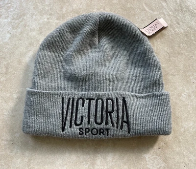 全新 VICTORIA'S SECRET VICTORIA 运动刺绣雪地滑雪帽 豆豆灰色 OS — 第 1/2 张图片