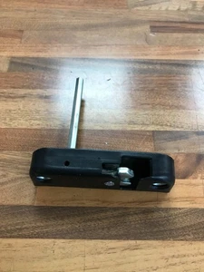 Range Rover Classic Cattura portellone posteriore destro superiore (Pt:MUC3296) - Foto 1 di 5