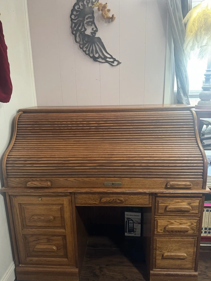 Escritorio enrollable roble macizo artesanal - Excelente estado.   Foto 1 de 4