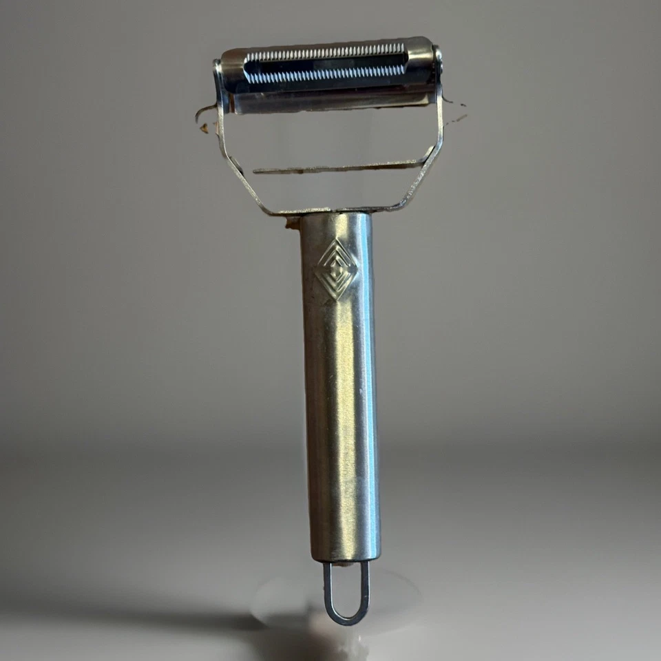 Herramienta Julienne de acero inoxidable Titan pelador multiusos cocina cocina vacaciones Foto 1 de 4