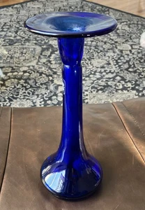 Jarrón o candelabro BLENKO azul cobalto 9” hecho a mano - Imagen 1 de 9