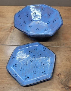 Vintage Barb Hertel blau achteckige Schüssel & Teller signiert Keramik handwerklich mit Chip - Bild 1 von 18