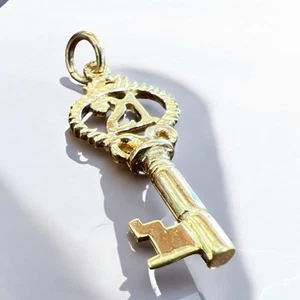 9ct Yellow Gold . Milestone Pendent . - Picture 1 of 2