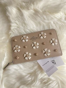 COACH Tea Rose Daisy Medium Zip Wallet NWT - Picture 1 of 9