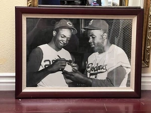 JACKIE & FRANK ROBINSON 20” x 28” individuell gerahmtes Foto Brooklyn DODGERS REDS - Bild 1 von 3