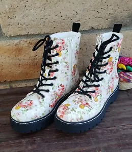 Boots, Unionbay, Hayden, White w/ Flowers 6.5M - Picture 1 of 11