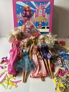 Vintage 1989 Barbie Doll & Fashion Pink Vinyl Fashion Trunk W/4 Barbies & Access - Picture 1 of 8